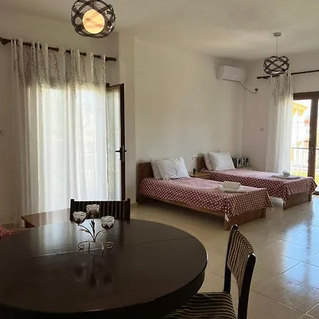 Pole Estate アパート