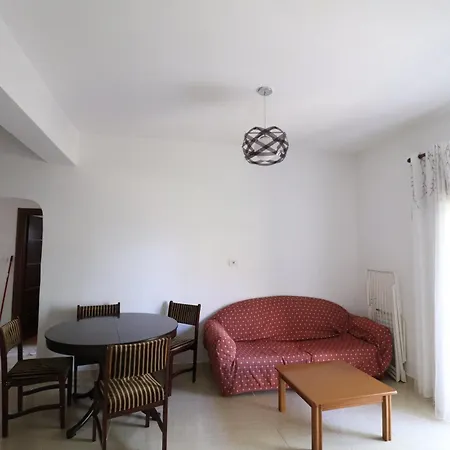 Pole Estate アパート *