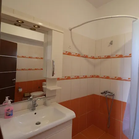 Pole Estate アパート *