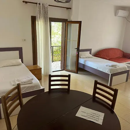 Pole Estate Apartment Ksamil
